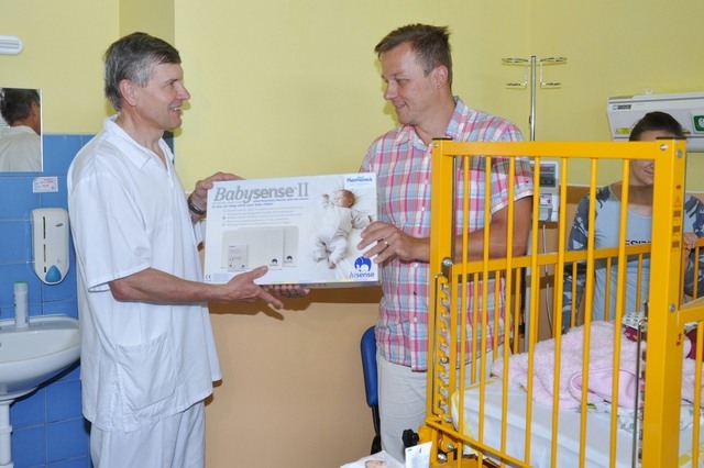 primář dětského oddělení UHN MUDr. Jan Petrželka s generálním ředitelem Hamé Martinem Štruplem