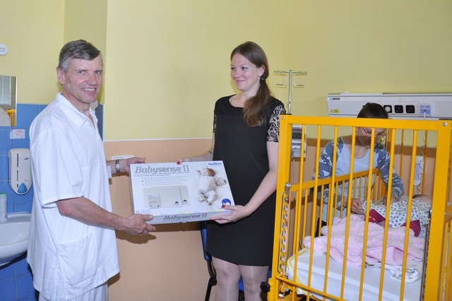 primář dětského oddělení UHN MUDr. Jan Petrželka s ředitelkou Nadace Křižovatka Sabinou Sklenářovou