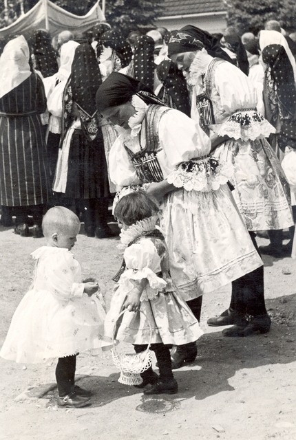 jedna z vystavených fotografií  - NIVNICE BOŽÍ TĚLO