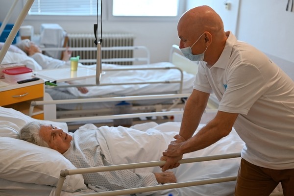 Miroslav Kantor s pacientkou